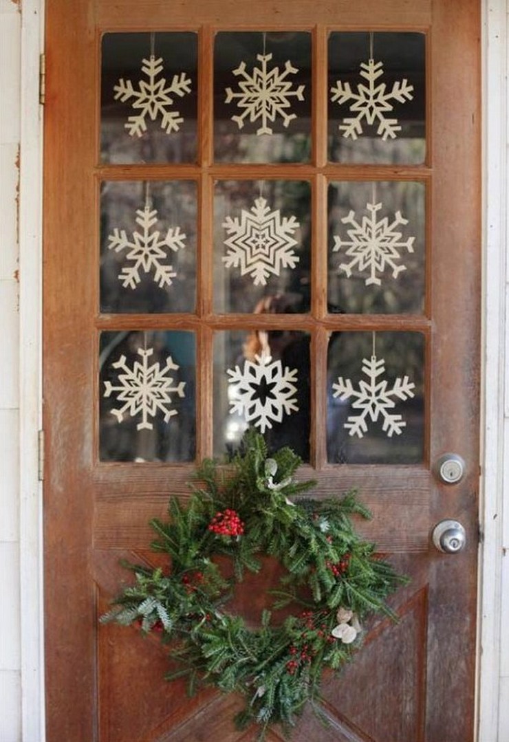зимний декор двери